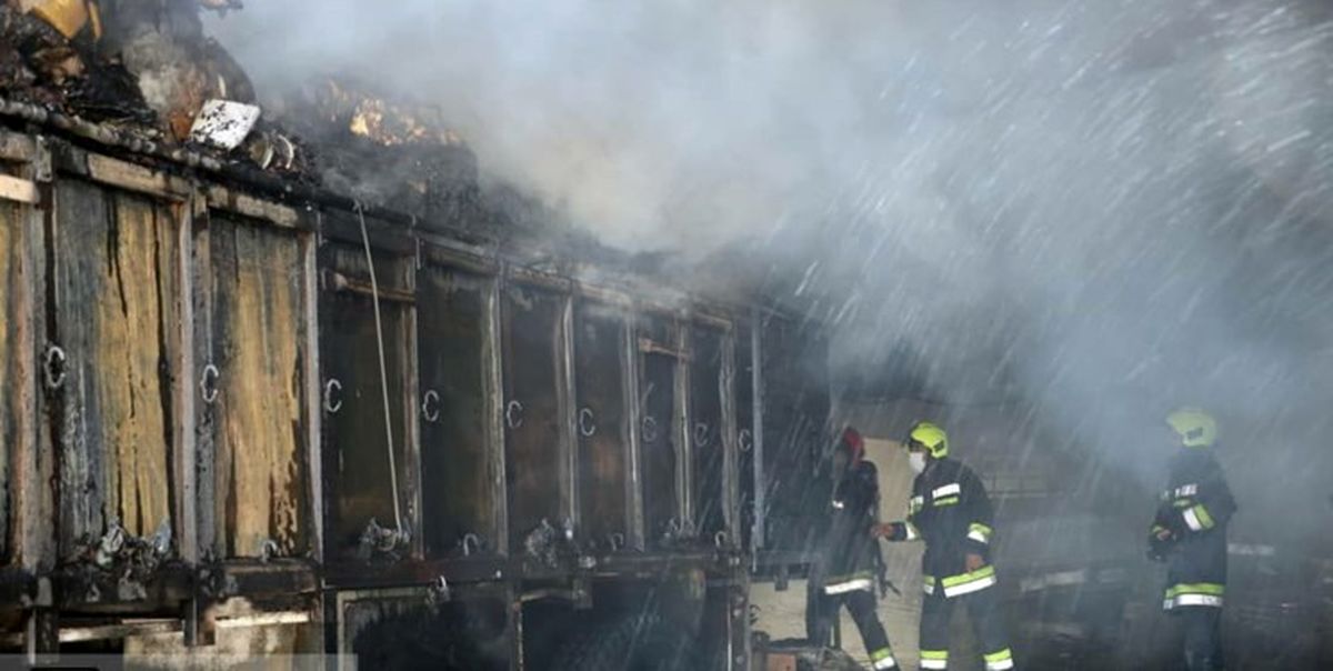 آتش سوزی بزرگ در انبار کالا در صالح آباد تهران