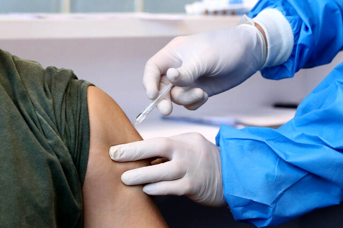 واکسینه کردن جامعه باید طی سه‌ماه و ضربتی انجام شود/ مردم واکسن بزنند، دیگر نمی‌میرند