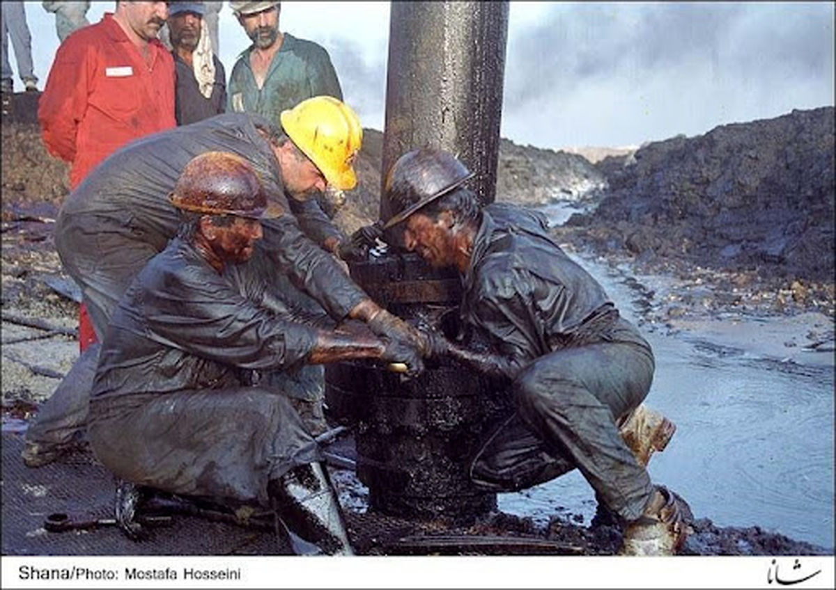 کارگران صنعت نفت طومار هزار نفری امضا کردند