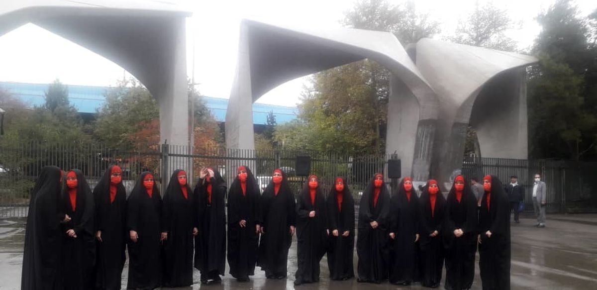 طراح عکس سر در دانشگاه تهران کیست؟ (فیلم)