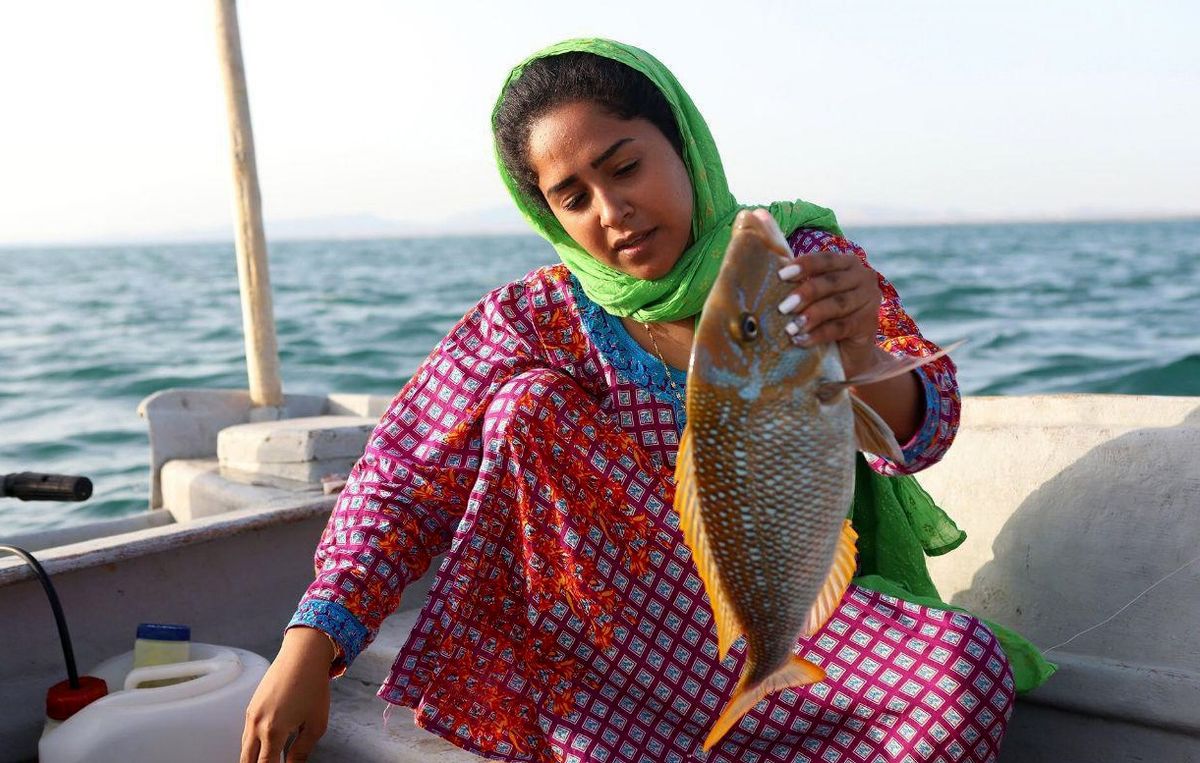 زنان ماهیگیر مجوز می‌گیرند