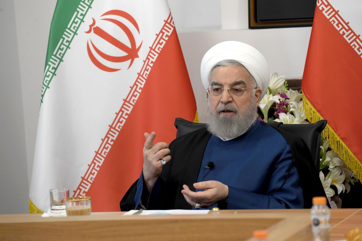 روحانی در دیدار جمعی از روزنامه‌نگاران: با دولت و مجلس اقلیت نمی‌توان مشکلات را حل کرد