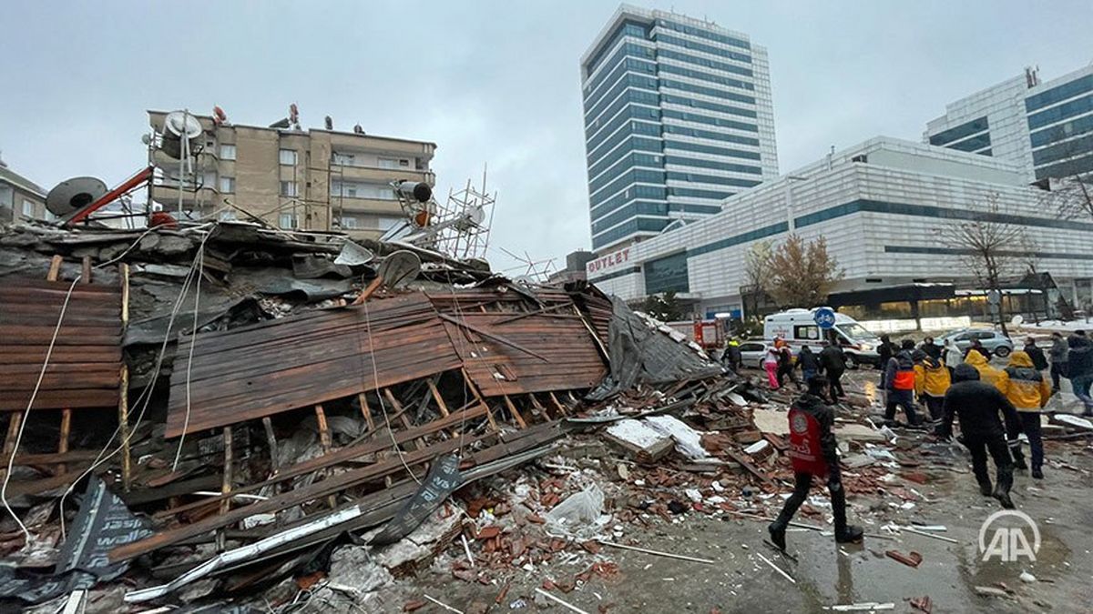 آخرین اخبار از زلزله ترکیه و سوریه؛ مرگ ۴۹۸۳ نفر تاکنون
