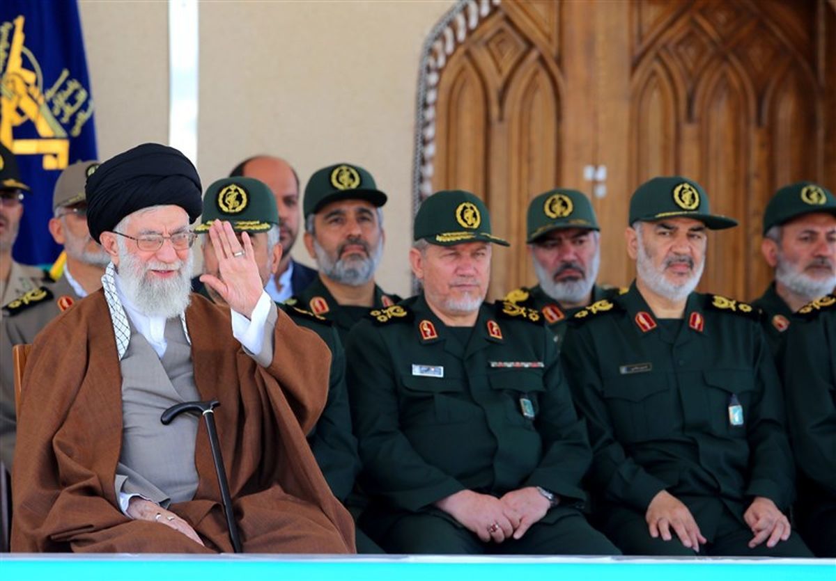 روزنامه نزدیک به سپاه: تخریب رهبر مساوی است با نابودی ایران