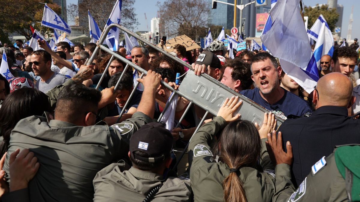 اعتراضات در اسرائیل؛ معترضان می‌خواهند جاده‌های منتهی به فرودگاه تل آویو را مسدود کنند