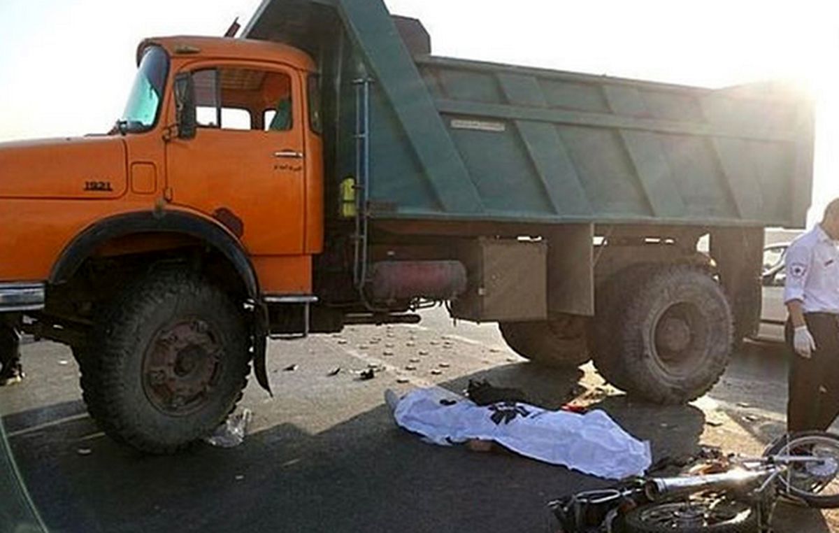 کورس مرگ‌بار راننده کامیون با موتور سوار