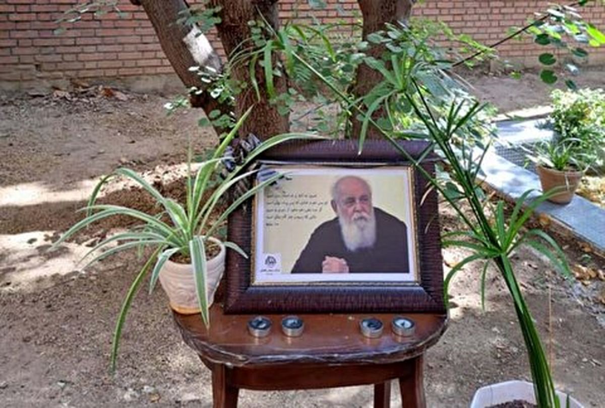 پیکر هوشنگ ابتهاج چهارشنبه ۲۶ مرداد، به تهران می‌رسد / پنجشنبه؛ مراسم تشییع