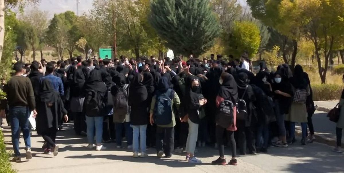 روایت فارس از تجمع دانشجویان دانشگاه آزاد شهرکرد