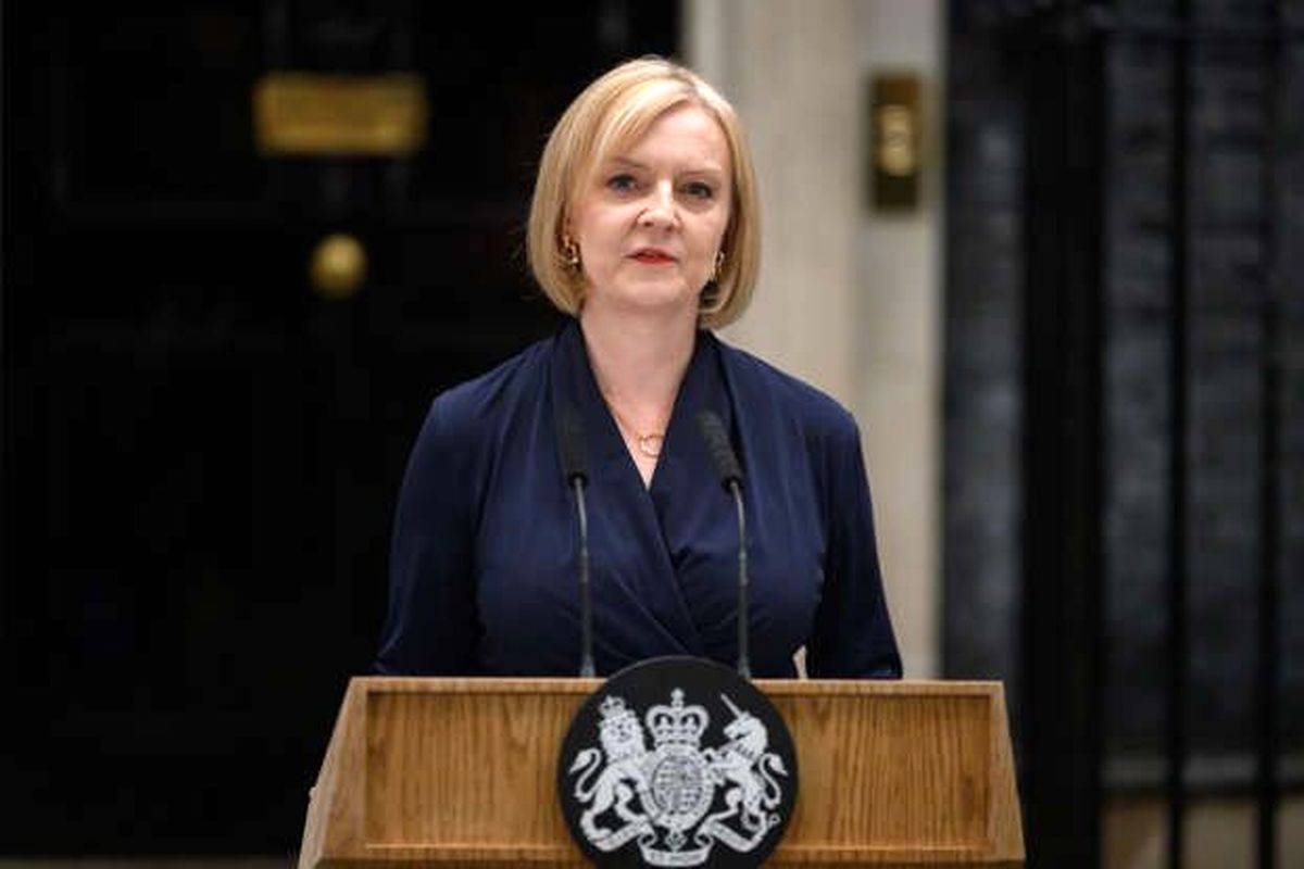 لیز تراس از نخست وزیری انگلیس استعفا داد