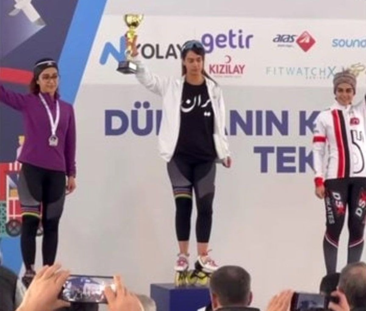 واکنش وزارت ورزش به پوشش بدون حجاب نیلوفر مردانی در مسابقات اسکیت ترکیه
