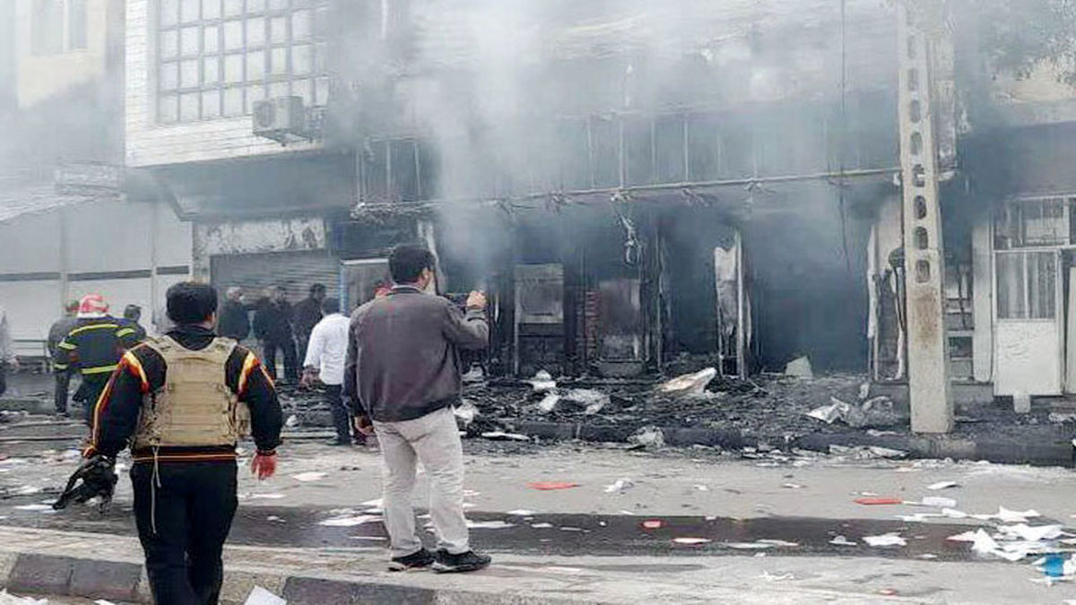 نماینده مهاباد به روزنامه اعتماد خبر داد: تاکنون ۱۱ نفر در مهاباد کشته‌ شده‌اند