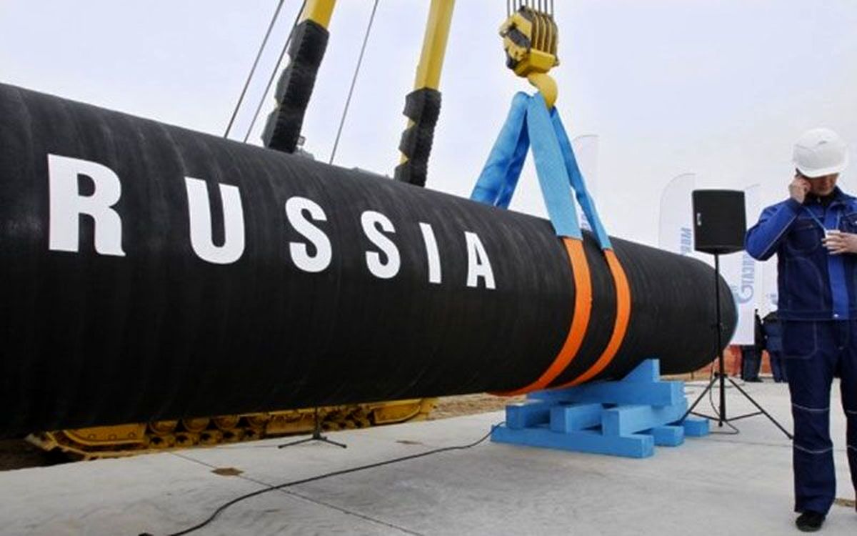 رویترز: اتحادیه اروپا با سقف قیمت ۶۰ دلار برای نفت روسیه موافقت کرد