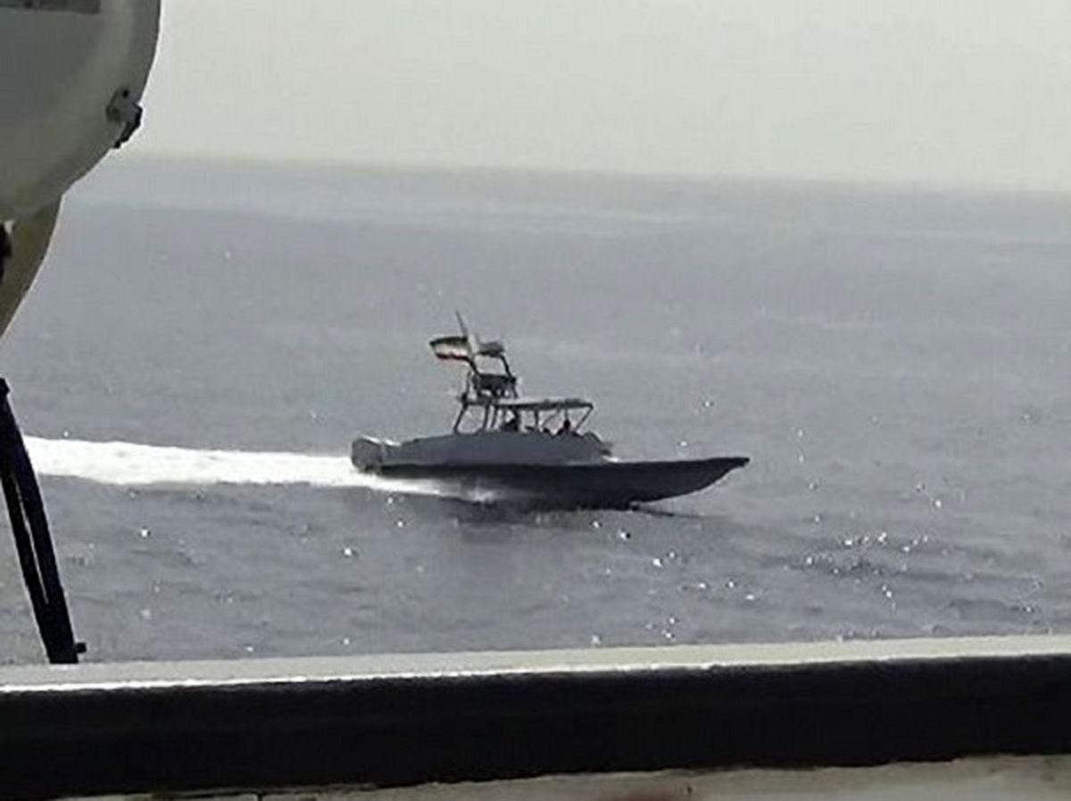 آمریکا: یک قایق گشتی سپاه به ناوهای آمریکایی در تنگه هرمز نزدیک شد