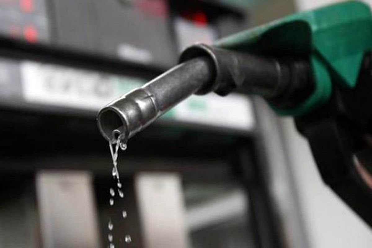شاهکار اقتصادی تیم رئیسی؛ دولت سیزدهم بنزین را با نصف قیمت صادر کرد