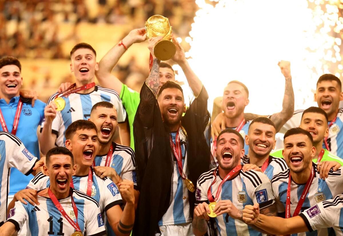چرا مسی در جشن قهرمانی آرژانتین، «بِشت» پوشید؟