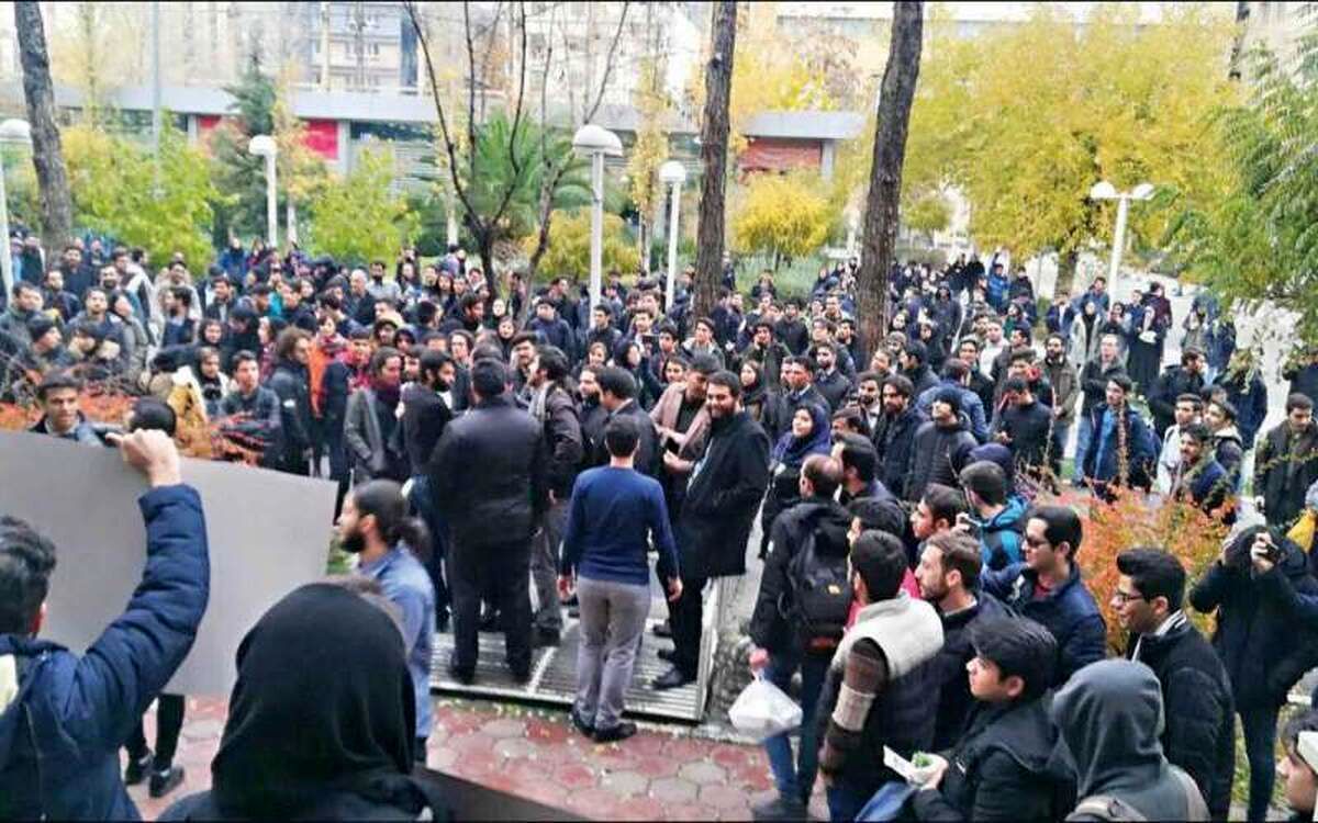 روزنامه جمهوری اسلامی: کسانی که نافرمانی مدنی می‌کنند محارب نیستند