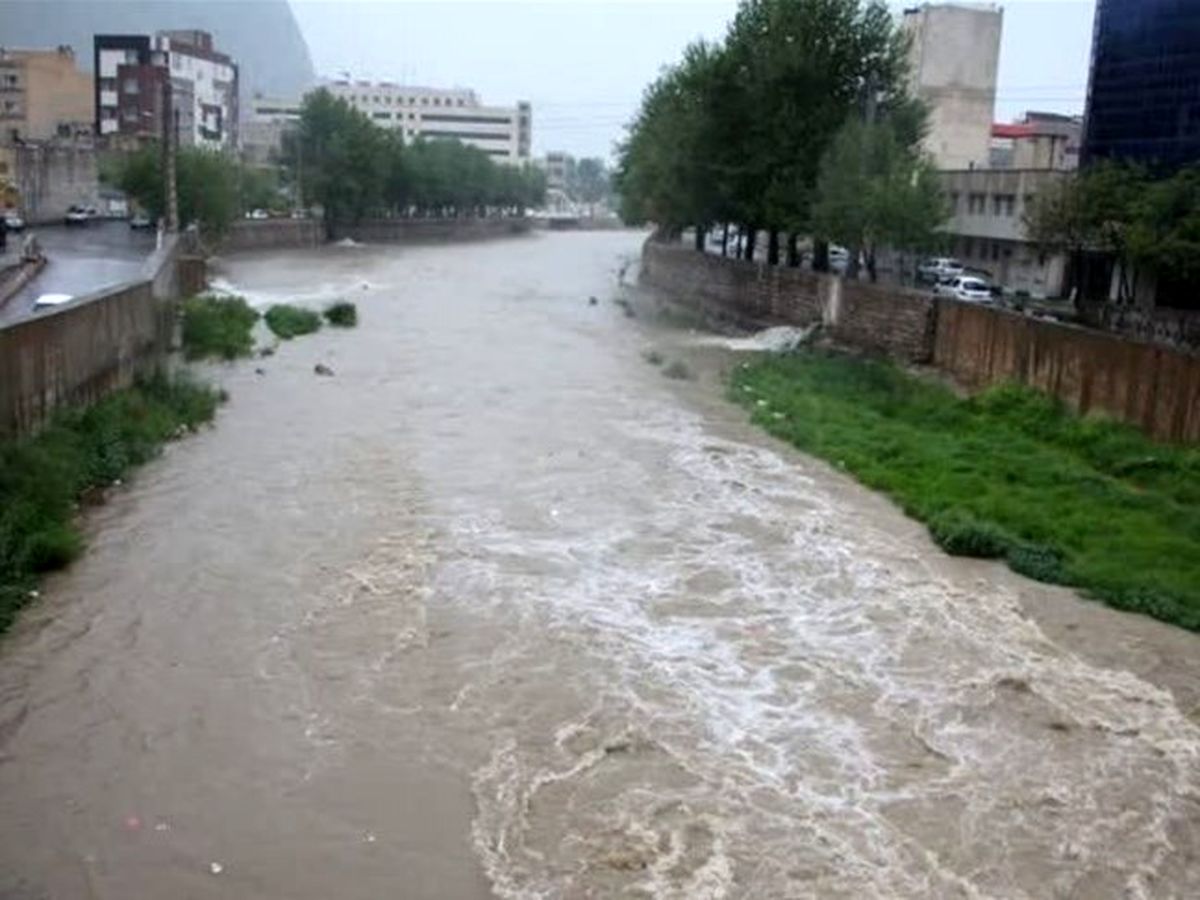 بارش‌های سیل‌آسا در نقاط مختلف کشور؛ سیل در الموت شرقی قزوین یک زن را با خود برد