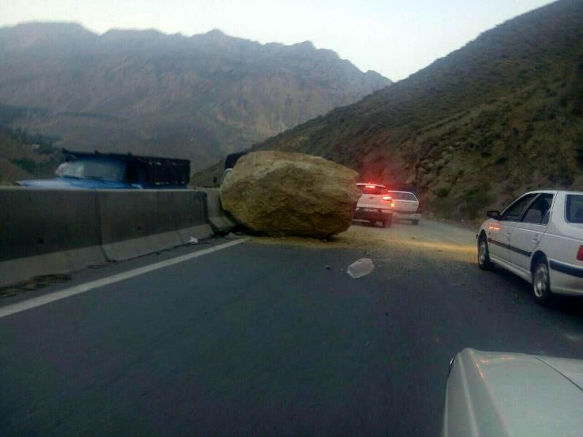 ۸۰ مورد سقوط سنگ ار ارتفاعات جاده چالوس در تعطیلات نوروزی