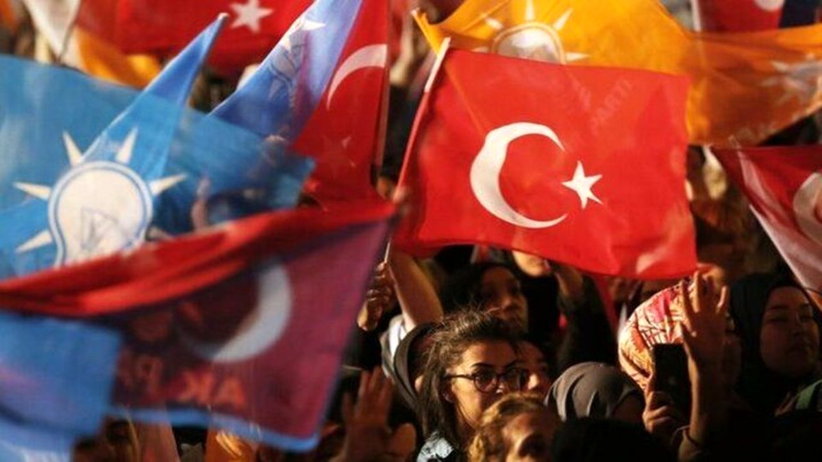 انتقاد تند روزنامه «جوان» از «رشک دل بهم‌زن اصلاح‌طلبان به انتخابات ترکیه»