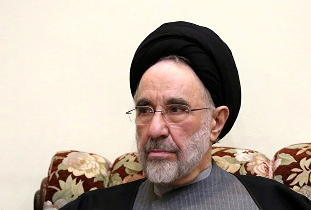 کیهان: خاتمی می‌گوید الزام حجاب معنا ندارد؛ او یک روحانی بی‌سواد است