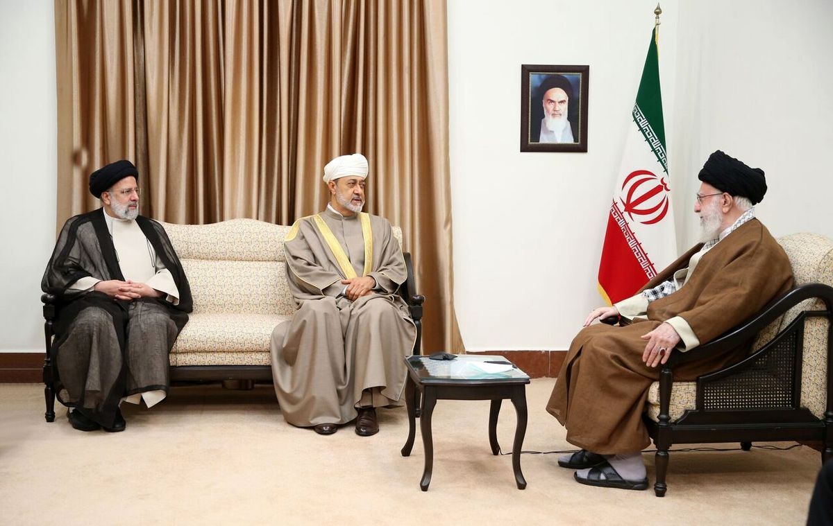 سلطان عمان با مقام معظم رهبری دیدار کرد