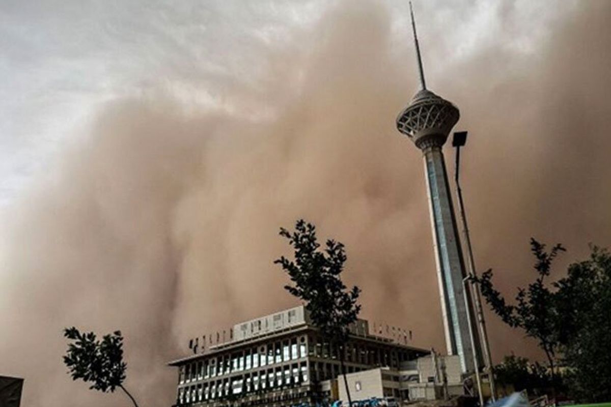 محیط زیست: منشأ آلودگی هوای دیشب تهران، گردوغبار برخاسته از کرج بود