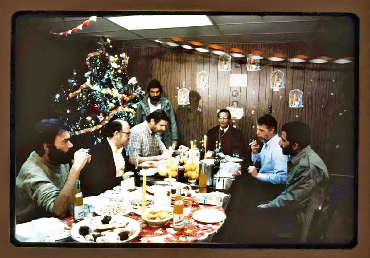 عکس خاص از جشن کریسمس گروگان‌های آمریکایی در ایران