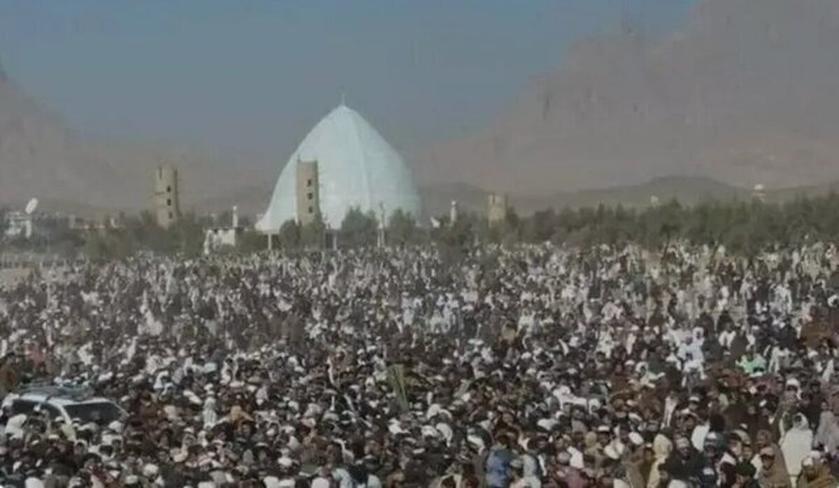 سخنرانی نادر رهبر طالبان «در حضور هزاران نفر»: می‌گویند چرا شلاق می‌زنید، چرا دست مردم را قطع می‌کنید/ تا مرگ احکام اسلامی را اجرا خواهم کرد
