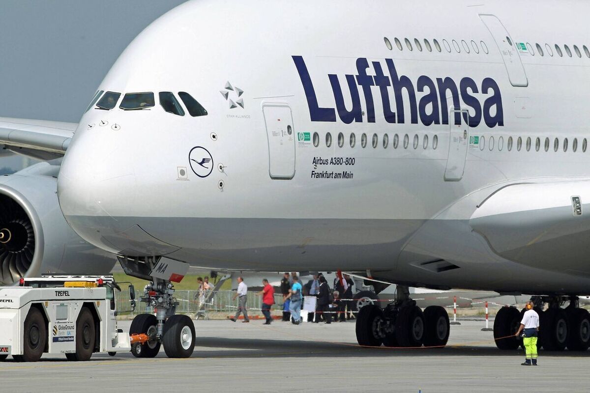رویترز: لوفت هانزا پروازهایش به مقصد تهران و از مبدا تهران را به علت «شرایط کنونی خاورمیانه»  تعلیق کرد