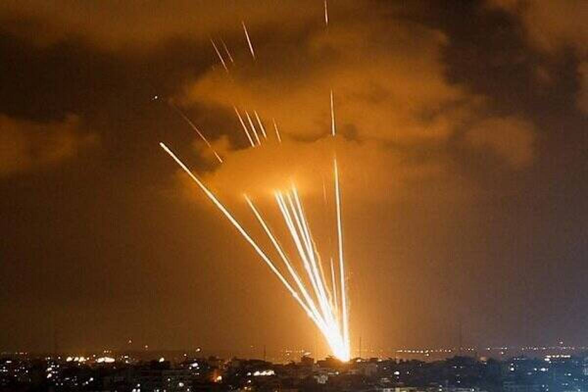 العربیه: ۳۰ موشک طی یک دقیقه به سوی الجلیل اعلی در شمال اسرائیل پرتاب شد