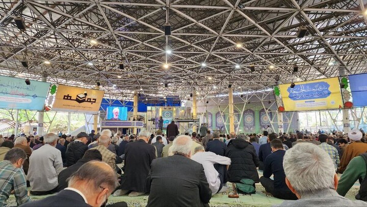 دفاع کیهان از صدیقی/ عکس های خلوت بودن نماز جمعه، مربوط به ساعاتی قبل از نماز است!